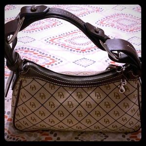 Im selling this purse ,, and good condition